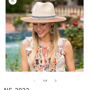 Kallina hat great condition perfect for summer or the winery 💕🌸